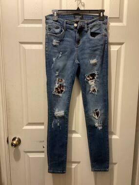 Judy Blue Medium Blue Skinny Jeans with Leopard Patch